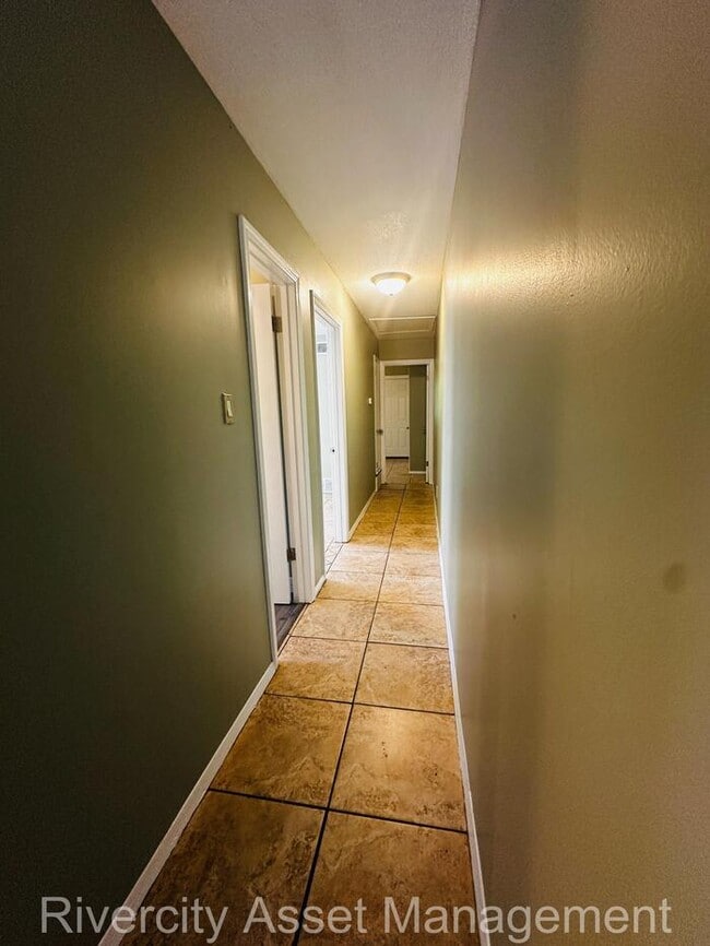 Building Photo - Charming Duplex Near University of Memphis!!!!! HABLAMOS ESPANOL!!!!!!!!