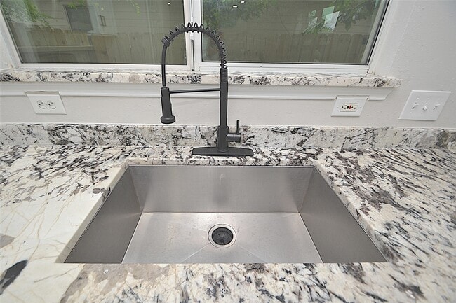 Building Photo - 631 Aweigh Dr