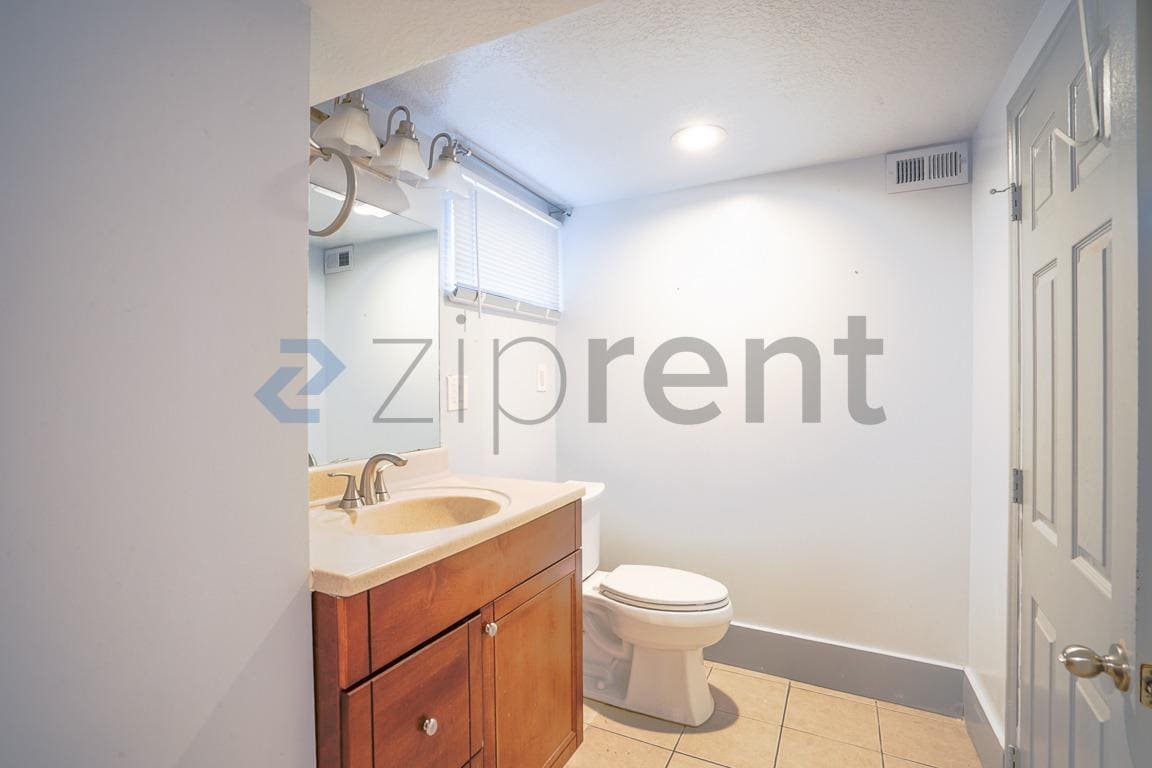 Building Photo - Unit Basement
