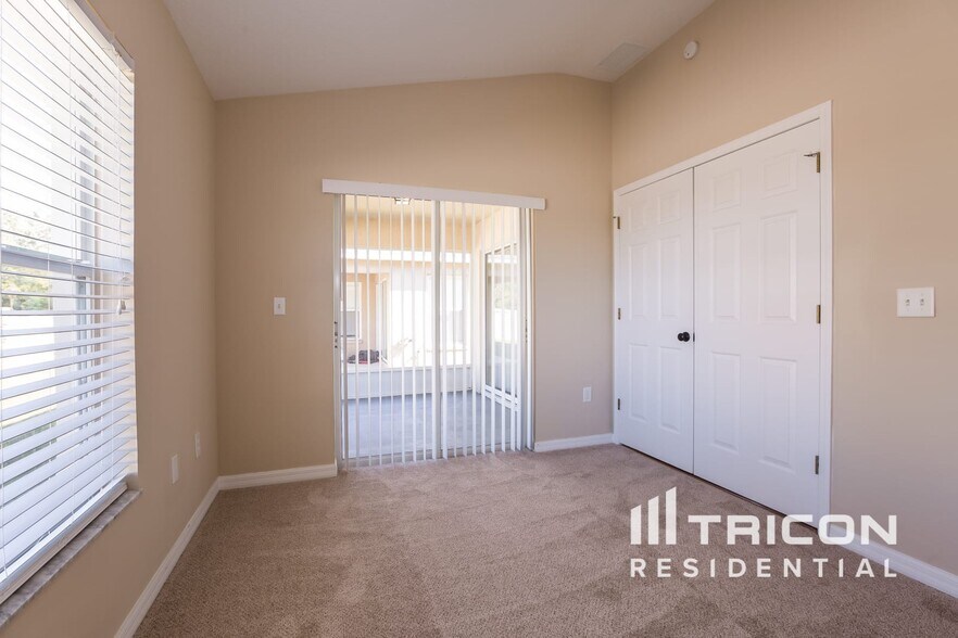 Building Photo - 2233 Roanoke Springs Dr