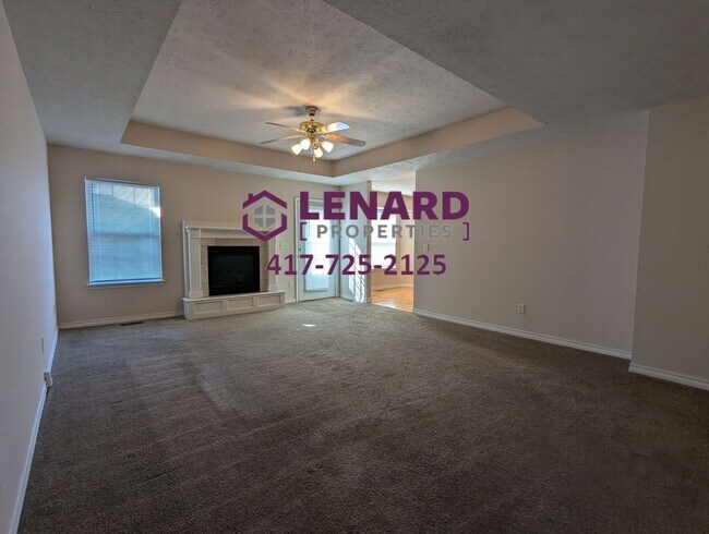 Building Photo - Large 3 Bedroom Home Ready for Move In!