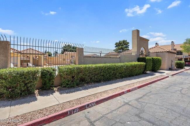Building Photo - 5704 E Aire Libre Ave