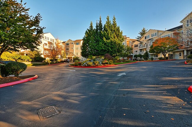 Building Photo - Mukilteo Golf Course View Condo