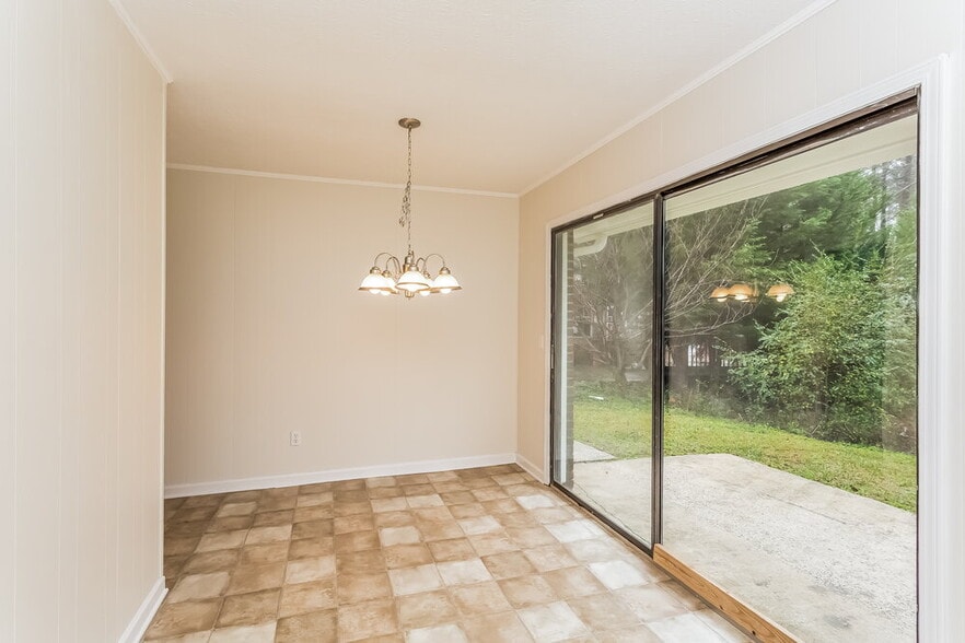 Building Photo - 5 Silverwood Dr