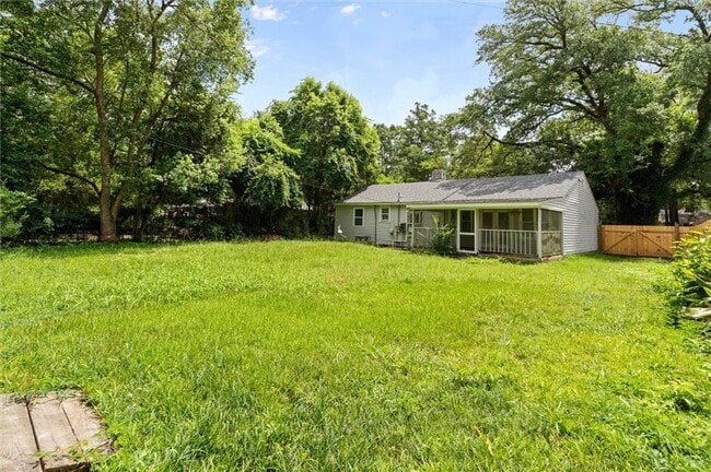 Building Photo - 105 Village Cir W