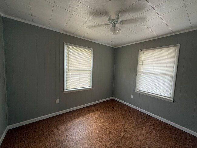Building Photo - 3 Bedroom 2 Bath Home Kingsport, TN