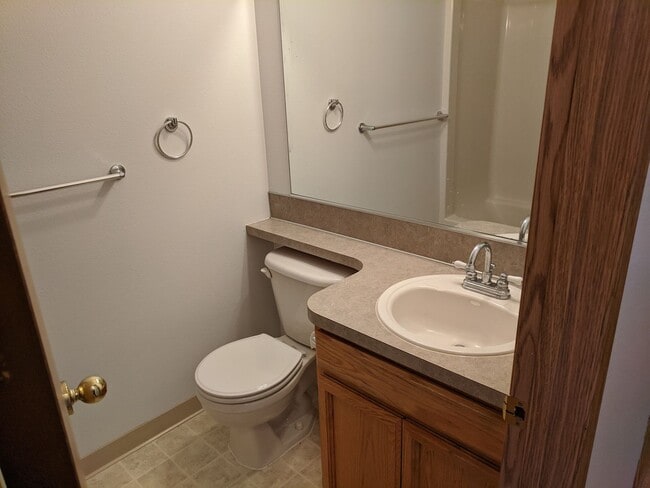 Building Photo - Conveniently located 3 bedroom Home