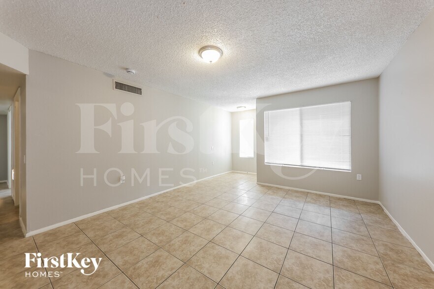 Building Photo - 3816 W Northern Ave