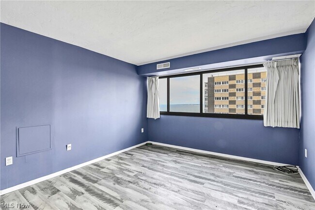Building Photo - 12550 Lake Ave