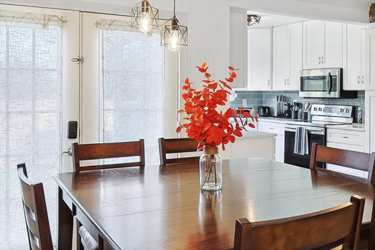 Building Photo - 711 Red Oak Ln