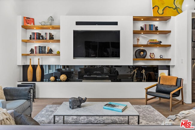 Building Photo - 1250 N Harper Ave