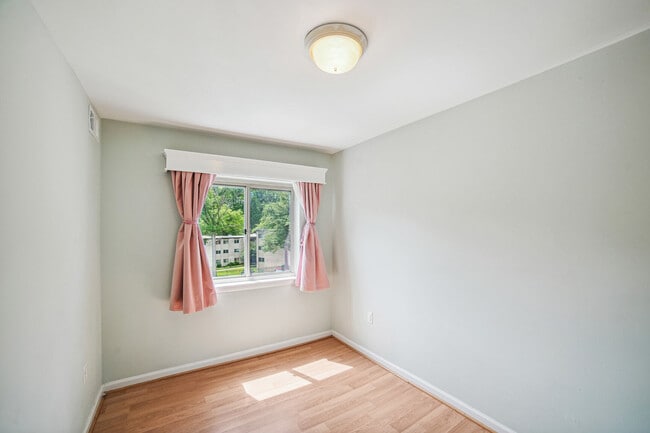 Building Photo - 12200 Braxfield Ct