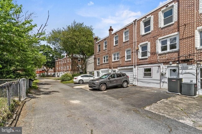 Building Photo - 1072 Tremont Dr