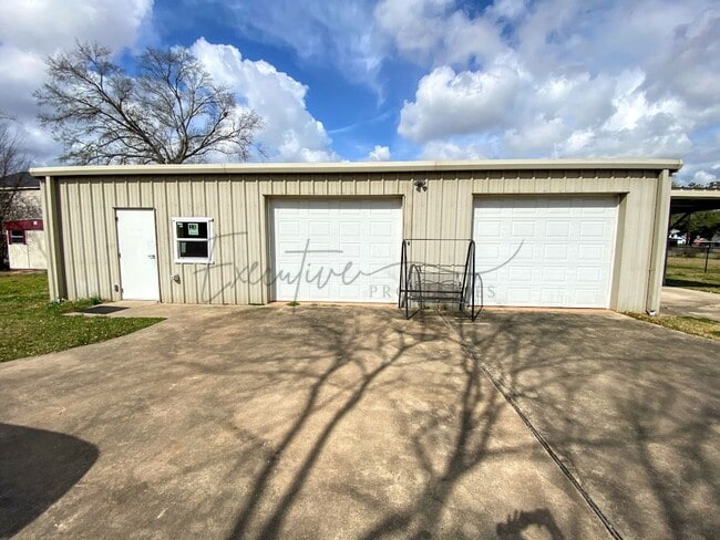 Building Photo - Studio Apartment for Rent – Central AC, Fu...