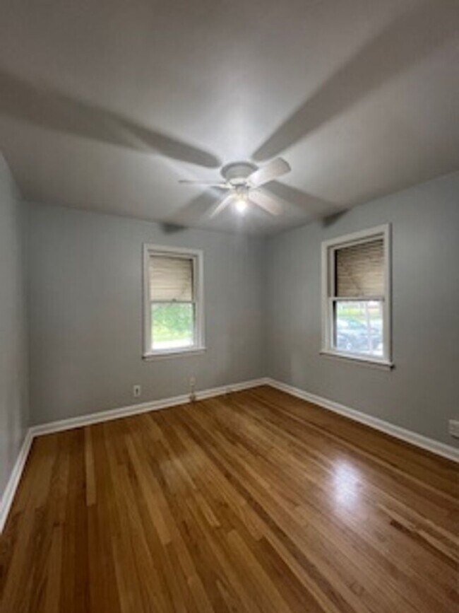 Building Photo - 871 E 232 St