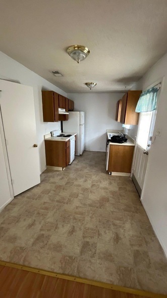 Building Photo - 121 San Saba Ave