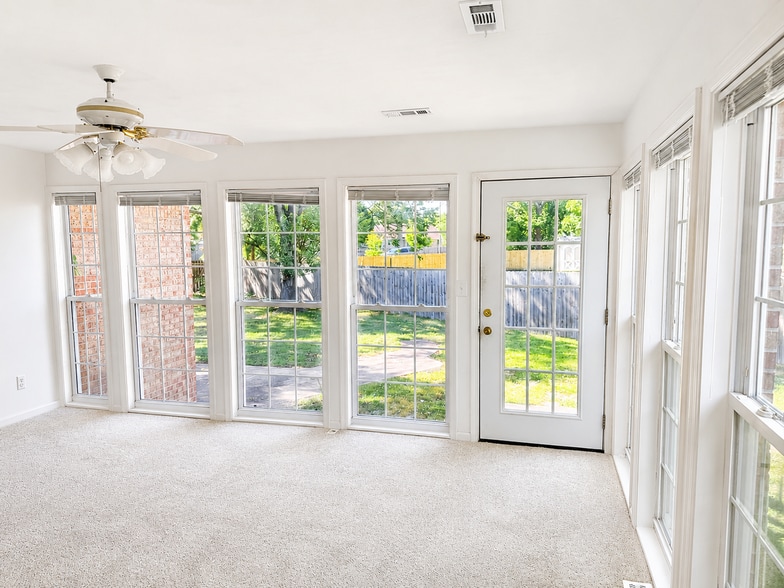 Building Photo - 1137 Chatmoss Dr