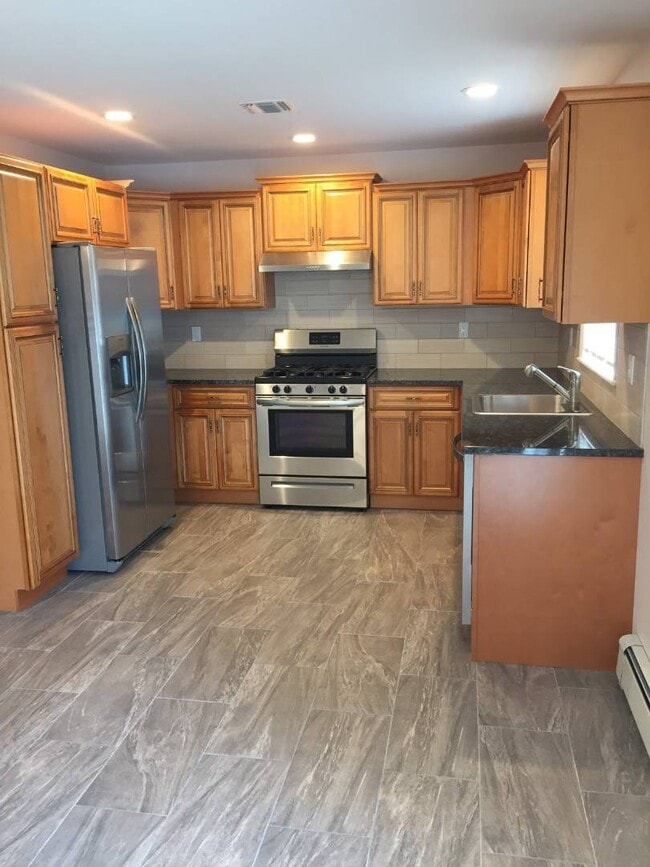 Building Photo - 47 Coles St