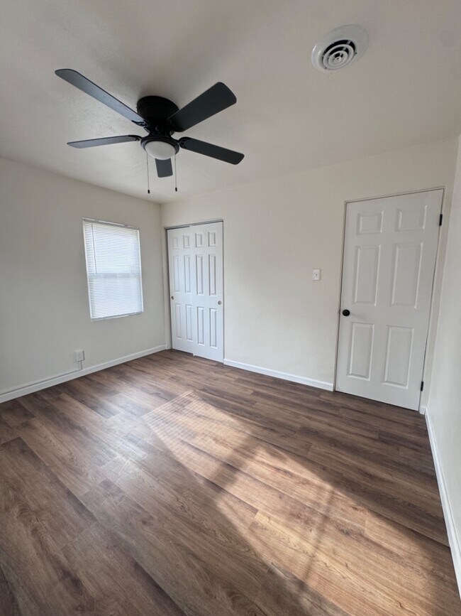 Building Photo - 1609 Foster Dr