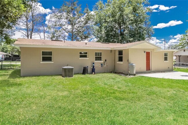 Building Photo - 52 Community Dr