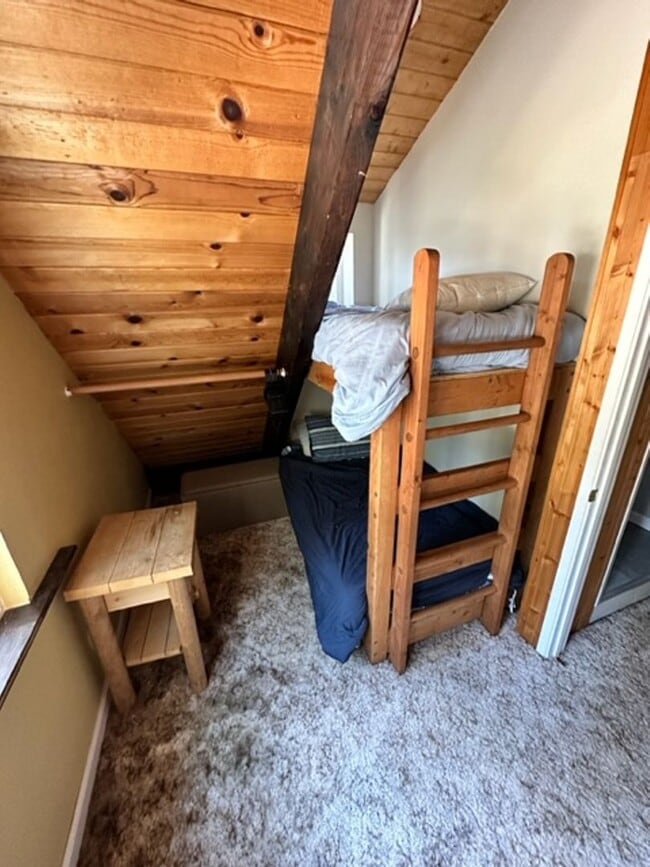 Building Photo - Lovely 5Bd pet friendly home available for rent now!! Home is ready for a long term renter! Call ...