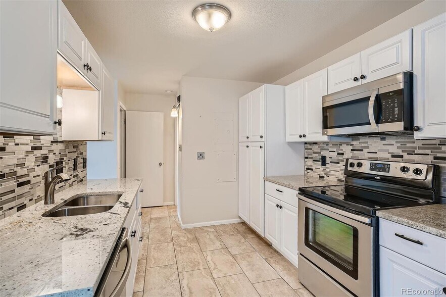 Kitchen (1st Floor) - 1828 S Ammons St