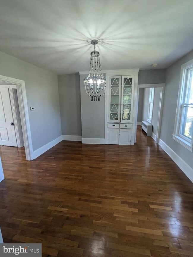 Building Photo - 801 E Moler Ave