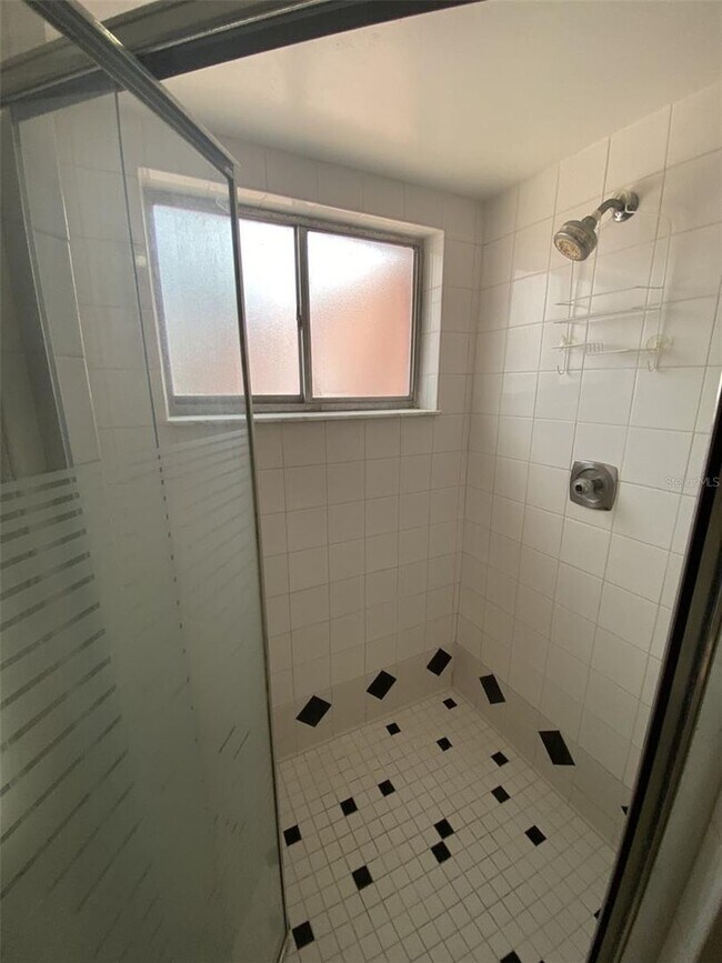 Building Photo - 2 bed 2 bath With Private Courtyard