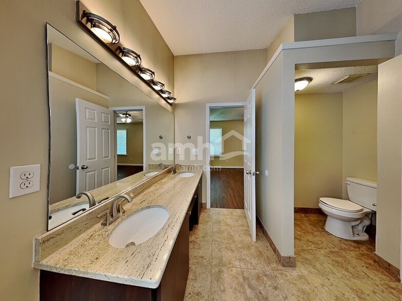 Building Photo - 209 Kindlewood Dr