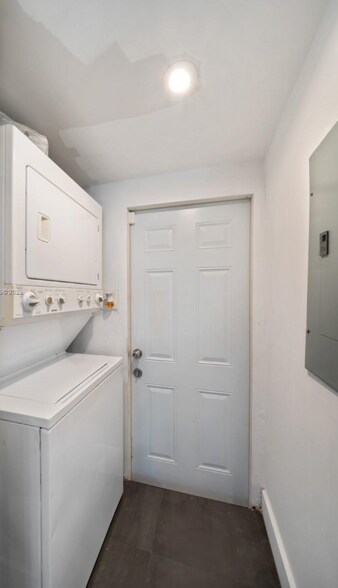 Building Photo - 546 NW 50th St