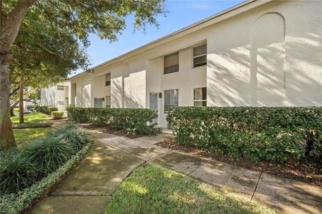 Building Photo - 4521 W La Villa Ln