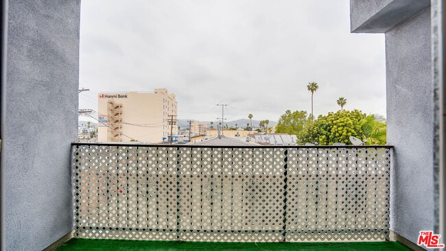 Building Photo - 155 S Oxford Ave