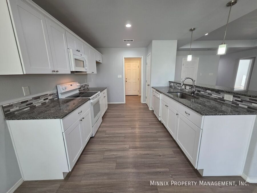 Building Photo - 1647 Wrigley Dr