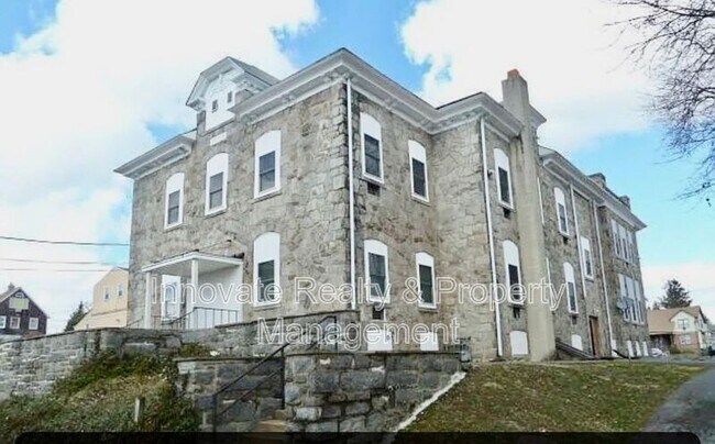 Building Photo - 29 Logan Ave