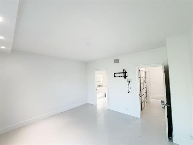 Building Photo - 1549 Barcelona Way