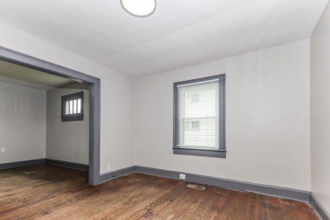 Building Photo - Nice 2 Bed 1 Bath Single Family Home!