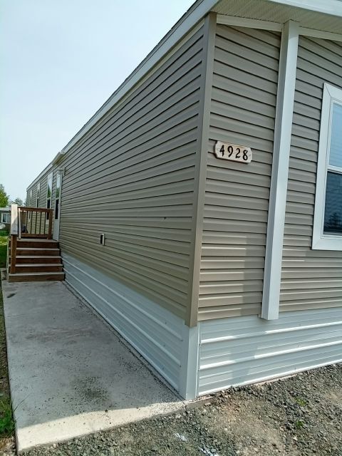 Building Photo - 4928 Bay Dr