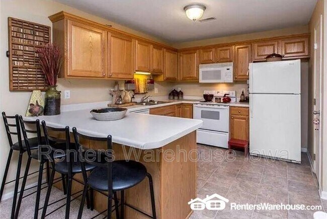 Building Photo - 10161 Sutton Dr