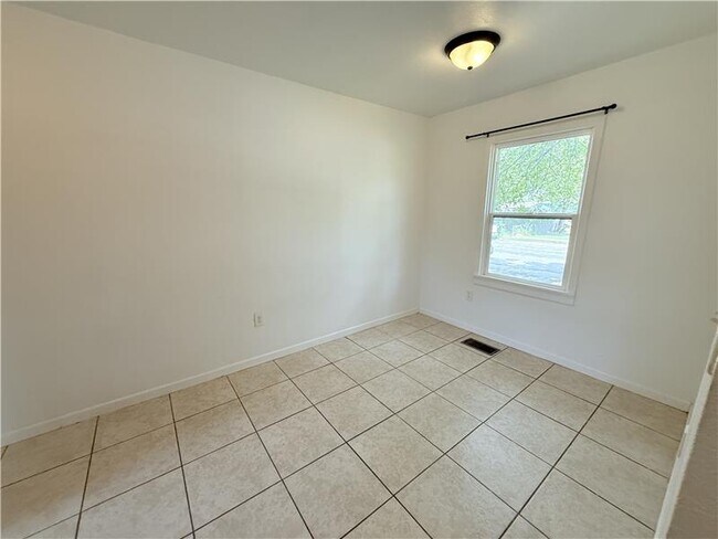 Building Photo - 1004 S 3rd St