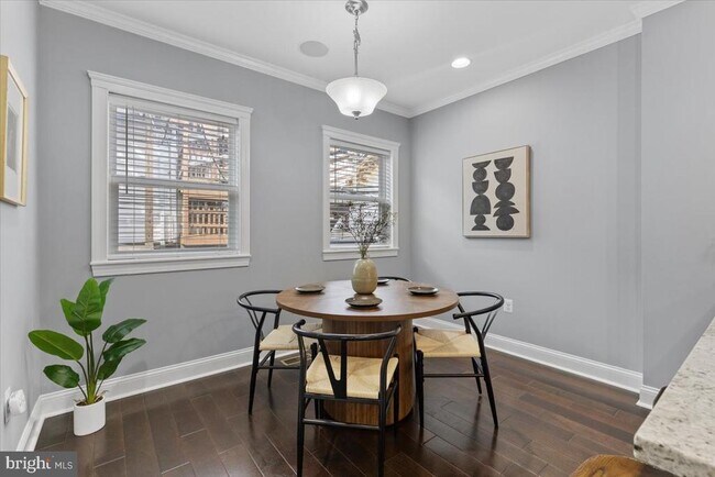 Building Photo - 616 Hyson St