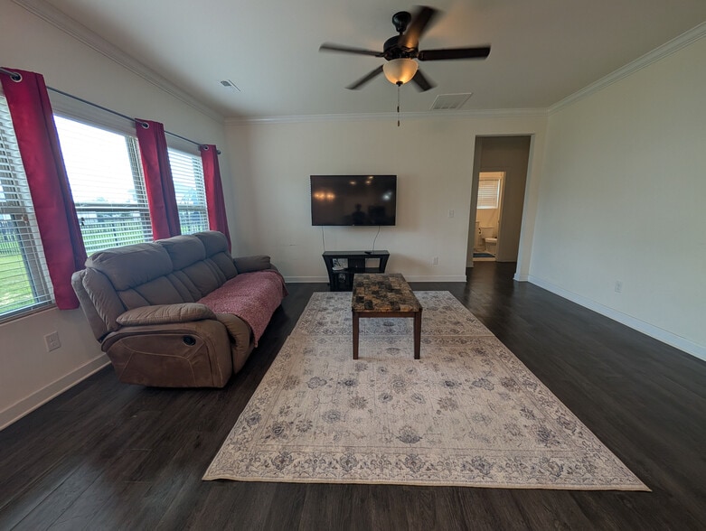 Building Photo - Room in House on Rupell Dr