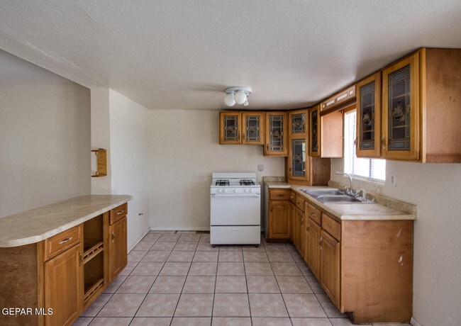 Building Photo - 5729 Waldorf Dr