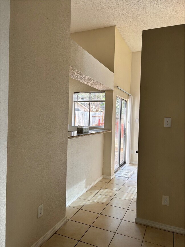 Building Photo - 18619 S Lyford Dr