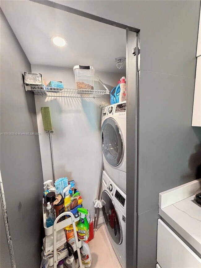 Building Photo - 31 SE 5th St