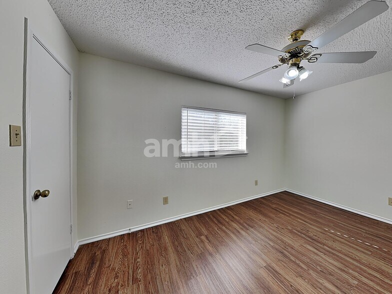 Building Photo - 8043 Cantura Mls