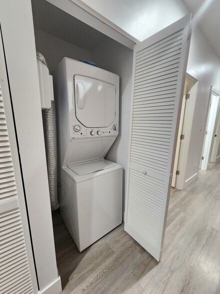 In unit laundry - 3914 De Tonty St