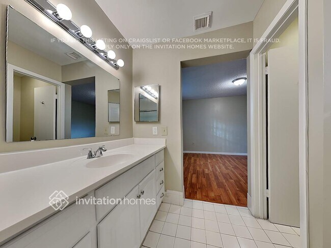 Building Photo - 14075 Langley Pl