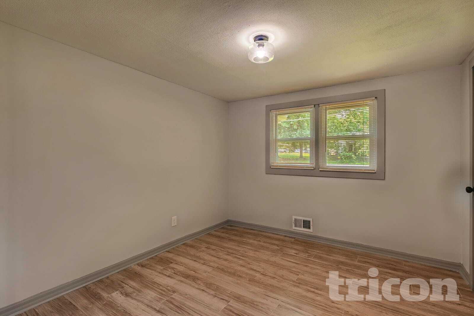 Building Photo - 11 Swan Dr