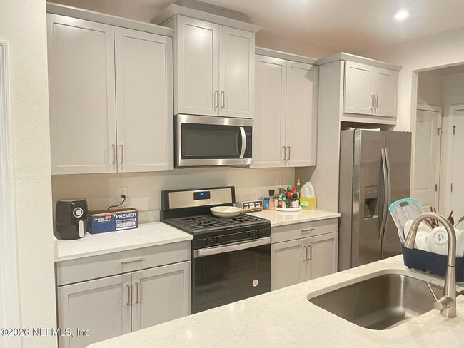 Building Photo - 504 Blue Daze St