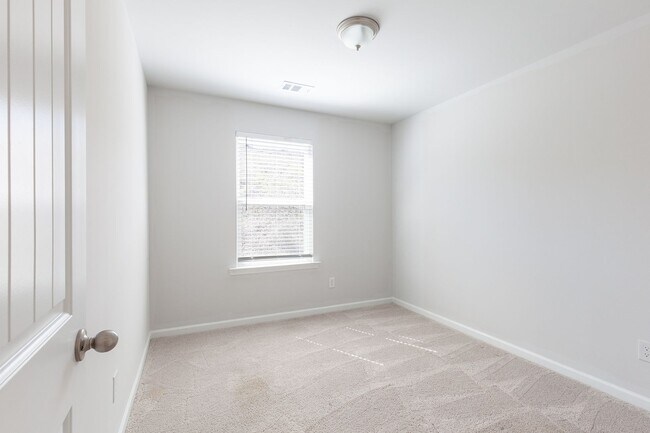 Building Photo - Newly Constructed 3bd/3.5ba w/ Gym, Min From Airport and Downtown Hapeville!